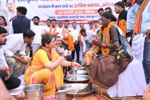 पंडरिया में 165 आदिवासी नागरिकों की घर वापसी, पैर पखारकर किया सम्मान।