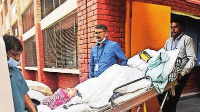 स्ट्रेचर पर लेटकर लिखा फिजिक्स का पेपर, बीमारी भी नहीं तोड़ पाई चंडीगढ़ की कनिष्का बिष्ट का हौसला।