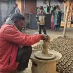 अनपढ़ कुम्हार को 1 करोड़ 25 हजार का GST नोटिस, मिट्टी के बर्तन और खिलौने बनाता है परिवार