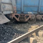 कटनी में कोयले से भरी मालगाड़ी के पांच डिब्बे पटरी से उतरे, बिलासपुर से बीना रेलमार्ग पर कई ट्रेनें थमीं
