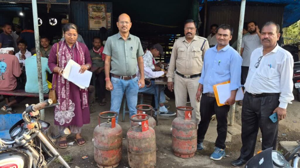 बलौदाबाजार में खाद्य विभाग की कार्रवाई, होटलों और ढाबों से घरेलू गैस सिलेंडर जब्त, एमसीबी और धमतरी में भी एक्शन।
