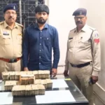 रायपुर में चेंकिंग के दौरान एक्टिवा सवार के पास थैले में मिला 75 लाख कैश, आयकर विभाग कर रहा जांच।