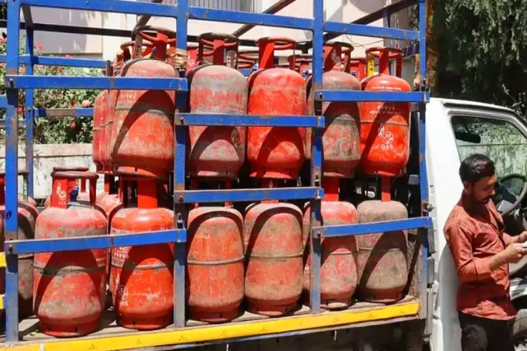 गैस कंपनियों ने उपभोक्ताओं से की अपील, लौटा दें अपना ‘LPG कनेक्शन’
