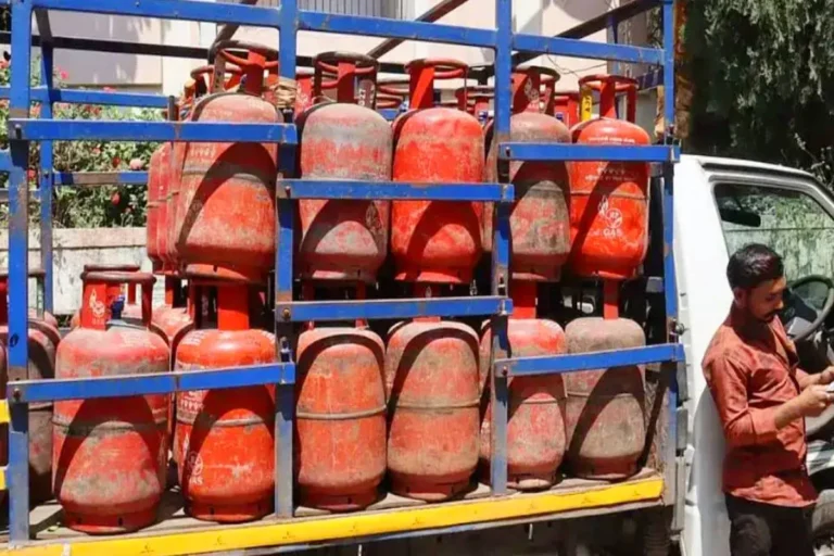 गैस कंपनियों ने उपभोक्ताओं से की अपील, लौटा दें अपना ‘LPG कनेक्शन’