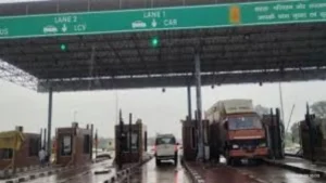 नेशनल हाईवे पर सफर करना होगा महंगा, टोल की नई दरें जारी, एक अप्रैल से पांच से 20 रुपये अतिरिक्त टैक्स देना होगा।