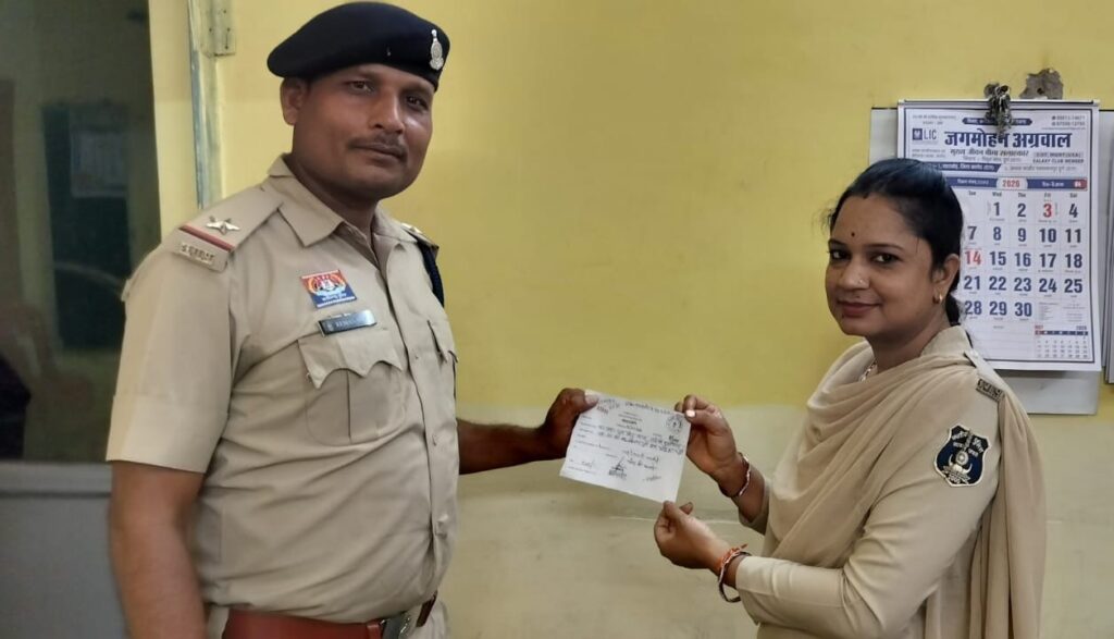 बिना हेलमेट वाहन संचालन पर सख्त कार्यवाही, 05 पुलिस कर्मियों पर भी की गई चालानी कार्यवाही