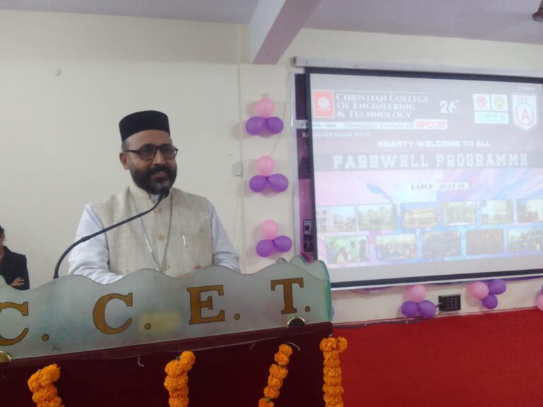 क्रिश्चियन कॉलेज ऑफ इंजीनियरिंग एंड टेक्नोलॉजी (CCET), कैलाश नगर, भिलाई के कॉलेज ऑडिटोरियम में बी.टेक. बैच 2022–2026 एवं एमसीए बैच 2024–2026 के विद्यार्थियों के लिए भावपूर्ण एवं उत्साहपूर्ण विदाई समारोह का आयोजन किया गया।