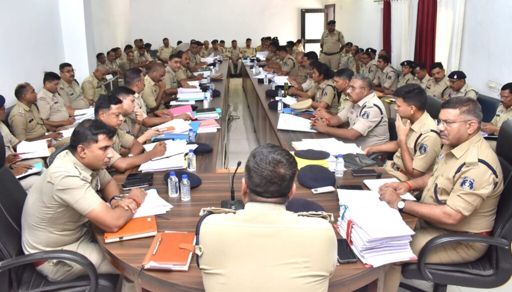 *अपराध नियंत्रण एवं लंबित प्रकरणों के त्वरित निराकरण हेतु दुर्ग पुलिस की क्राइम मीटिंग सम्पन्न*